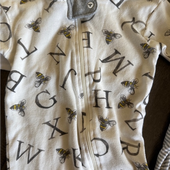 Burt’s Bees footed Pajamas 18-24M - Picture 3 of 9